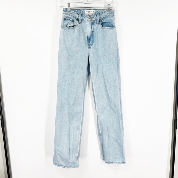 Abercrombie & Fitch Curve Love The ‘90s Relaxed Jeans High Rise - Picture 1 of 7